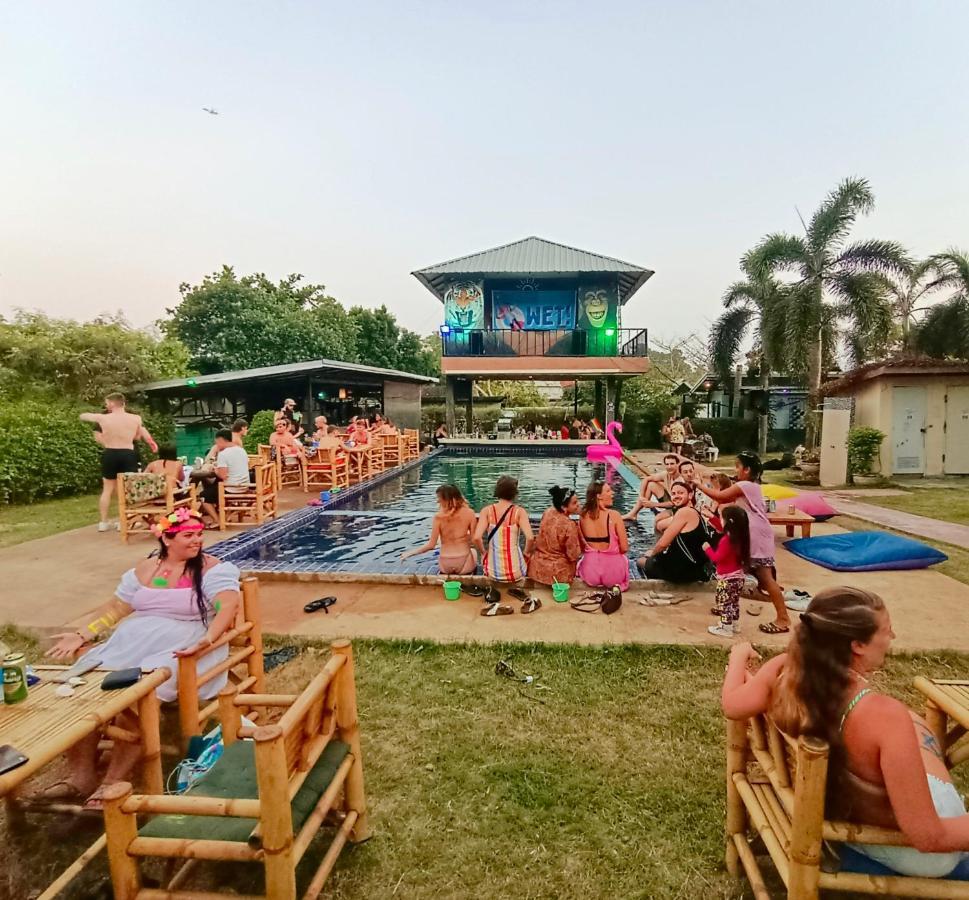 Wet! A Pool Party Hostel By Wild & Wandering Haad Rin Exterior photo