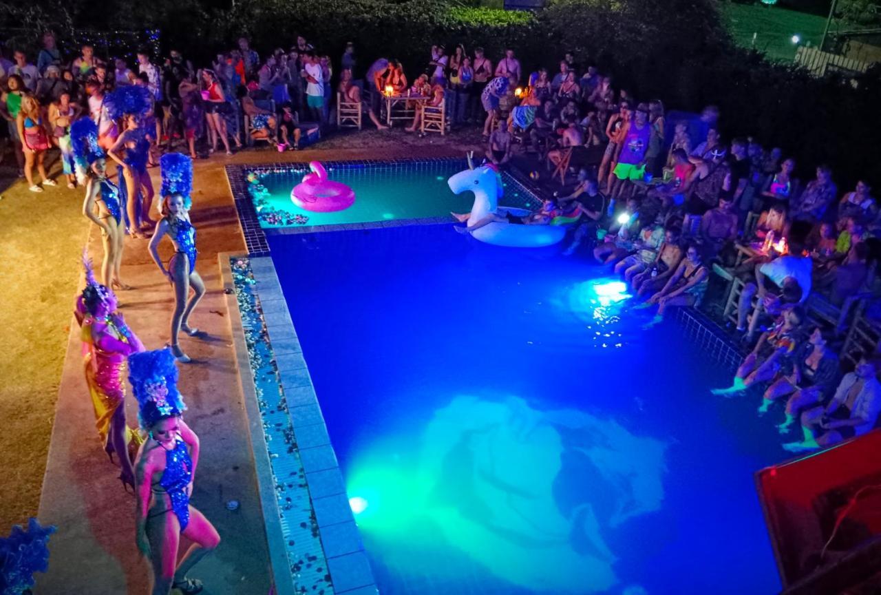 Wet! A Pool Party Hostel By Wild & Wandering Haad Rin Exterior photo